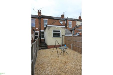 3 bedroom terraced house to rent - Photo 5