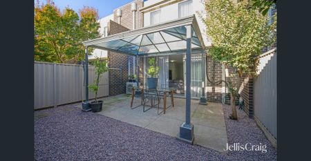 Modern Double-Storey Living in the Heart of Alfredton - Photo 2