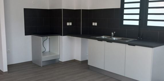 A louer Appartement 3 pièces neuf sur les hauteurs de Saint Pierre de La Réunion - Photo 2