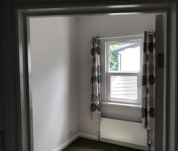 2 Bed Flat, Lennard Road, CR0 - Photo 3