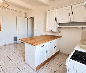 ALÈS -T3 DUPLEX AVEC TERRASSE -590 + 20 DE CHARGES - Photo 3