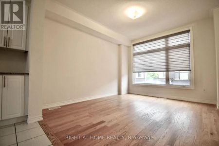 37 QUEENPOST DRIVE - Photo 2