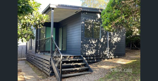 Hipster Charm In Eltham - Photo 1