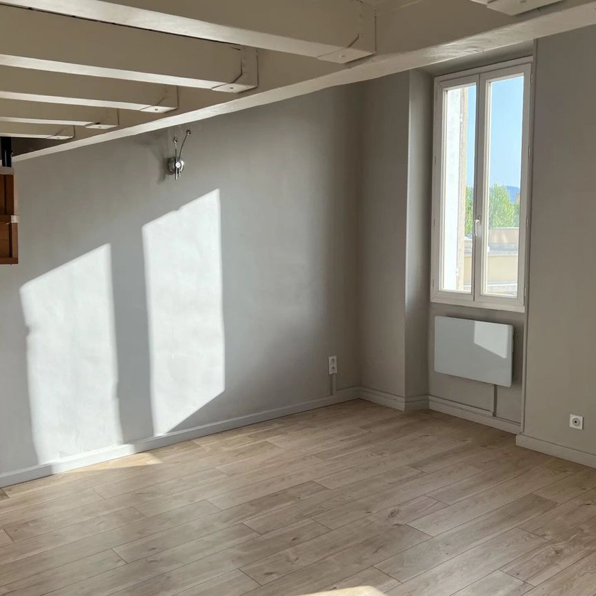 Appartement 3 pièces 53m2 MARSEILLE 6EME 980 euros - Photo 1