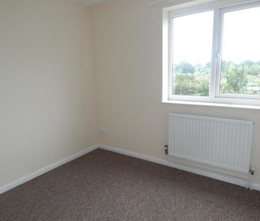 2 bedroom semi-detached house to rent - Photo 2