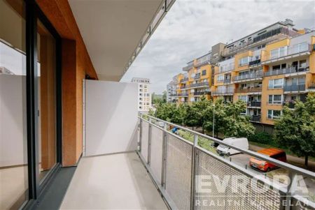 Pronájem moderního bytu 1kk s balkonem a garažovým stáním - ul. Gerstelova, Praha-Vysočany - Photo 4
