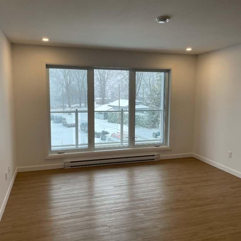 MAGNIFIQUE 5 1/2 à Venise en Québec - Photo 1