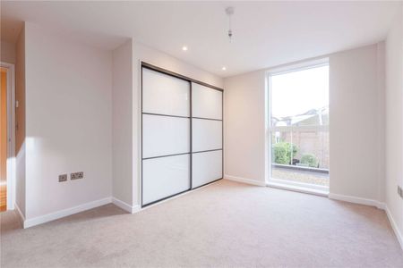 Eco-friendly, three bedroom apartment with private balcony at the South of The Pantiles - Photo 4