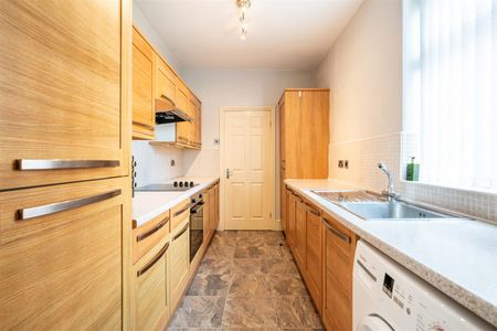 2 bed flat to rent in Danby Gardens, Heaton, NE6 - Photo 2