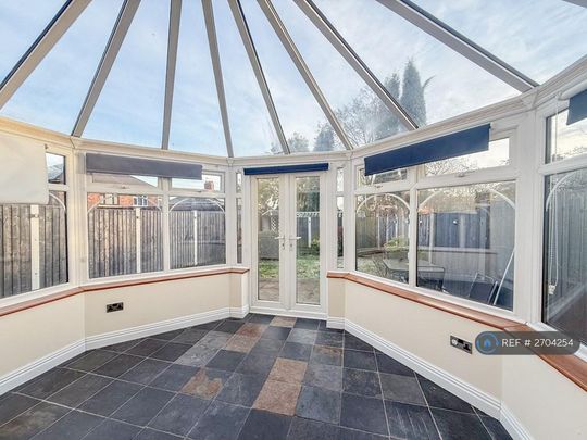 3 bedroom semi-detached house to rent - Photo 1