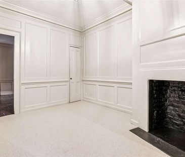 A beautifully restored townhouse offering contemporary living in th... - Photo 3