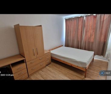 1 bedroom in a flat share to rent - Photo 4