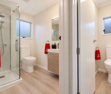 Spacious, Newly Refreshed 4-Bedroom Family Home – Balmoral Drive - Photo 3