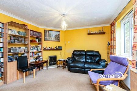 Elles Close, Farnborough, GU14 - Photo 4