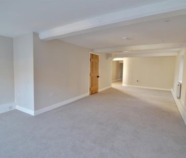 High Street, Newent, GL18 - Photo 3