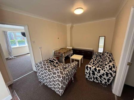 Harrison Road, SO17 - Photo 5