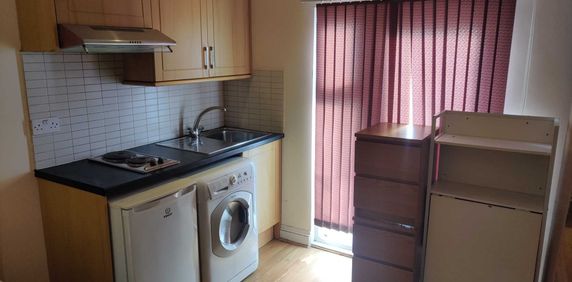 Price £950 pcm - Available 27/11/2025 - Furnished - Photo 2