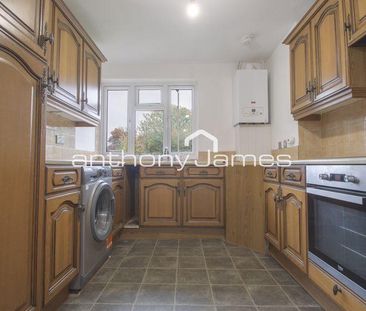 3 bedroom end of terrace house to rent - Photo 3