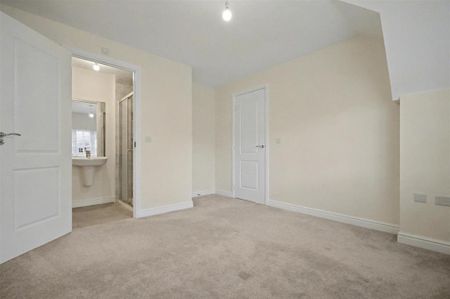 3 bedroom semi-detached house to rent - Photo 2