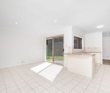 Family Home in Mudgeeraba! - Photo 5