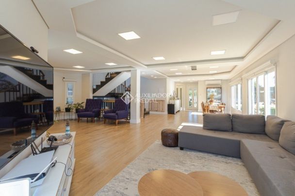 Casa com 4 quartos e 388m² para alugar em Jardim Itu, Porto Alegre. - Photo 1