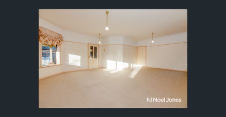 CHARACTER CLINKER COTTAGE - Photo 4