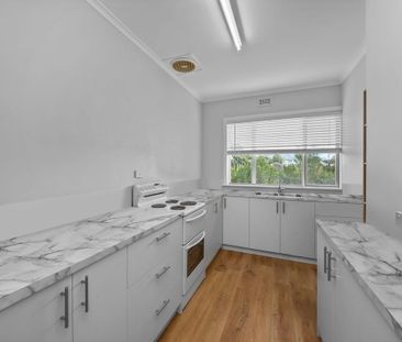 Home in central location! - Photo 5