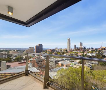 Three Bedroom Apartment in the Sought-After Monument Building - Photo 1