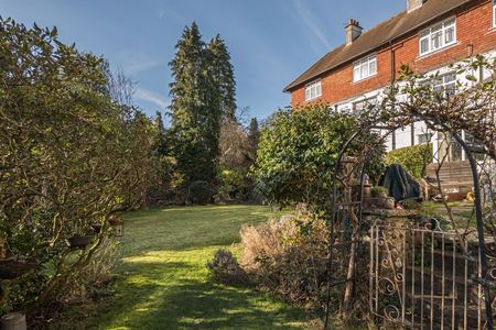 Portsmouth Road, Hindhead, Surrey, GU26 - Photo 2