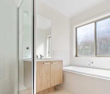 Comfortable Family Living in White Hills - Photo 5