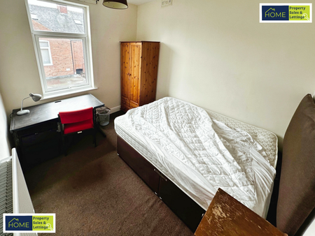 4 bedroom terraced house to rent - Photo 4