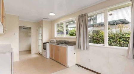 3-bedroom house at the heart of Glenfield - Photo 3