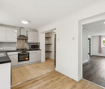 4 bedroom semi-detached house to rent - Photo 5