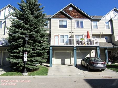 GREAT 2 BED, 2.5 BATH, 2 STOREY TOWNHOUSE, W/ FINISHED BSMT & ATTACHED SINGLE GARAGE IN THE COMMUNITY OF COPPERFIELD - Photo 4