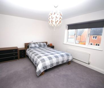 Terraced House to rent on - Photo 1