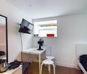 1 bedroom property to rent - Photo 6