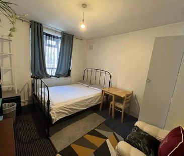 3 bedroom flat share to rent - Photo 2