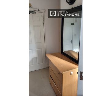Room in a shared 7-bedroom flat for rent in Ballybough - Photo 2