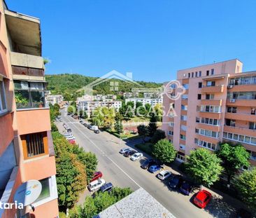 Apartament cu 3 camere-Zona Tudor-Str Infratiri - Fotografie 6