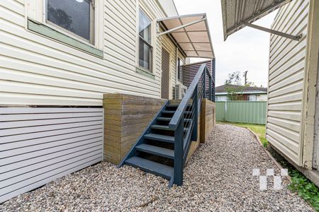 Low Maintenance Flat In Great Location! - Photo 2