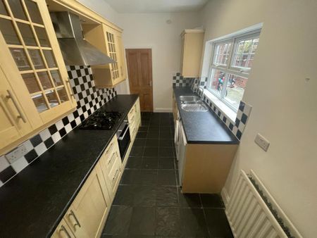 2 bedroom ground floor flat to rent - Photo 4