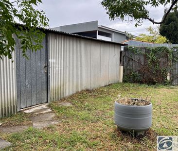 LARGE HOME, FLOORBOARDS, PETS PERMITTED - Photo 5