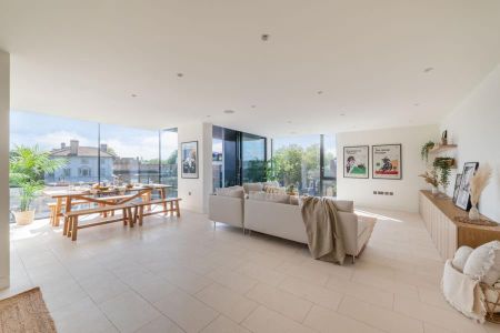 3 bedroom flat to rent - Photo 3
