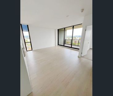 Modern, Private, And Well Located - Photo 2