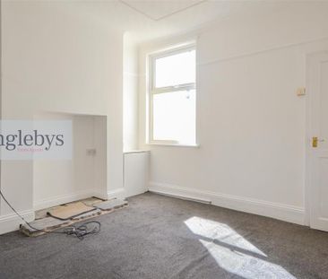 3 bedroom end of terrace house to rent - Photo 3