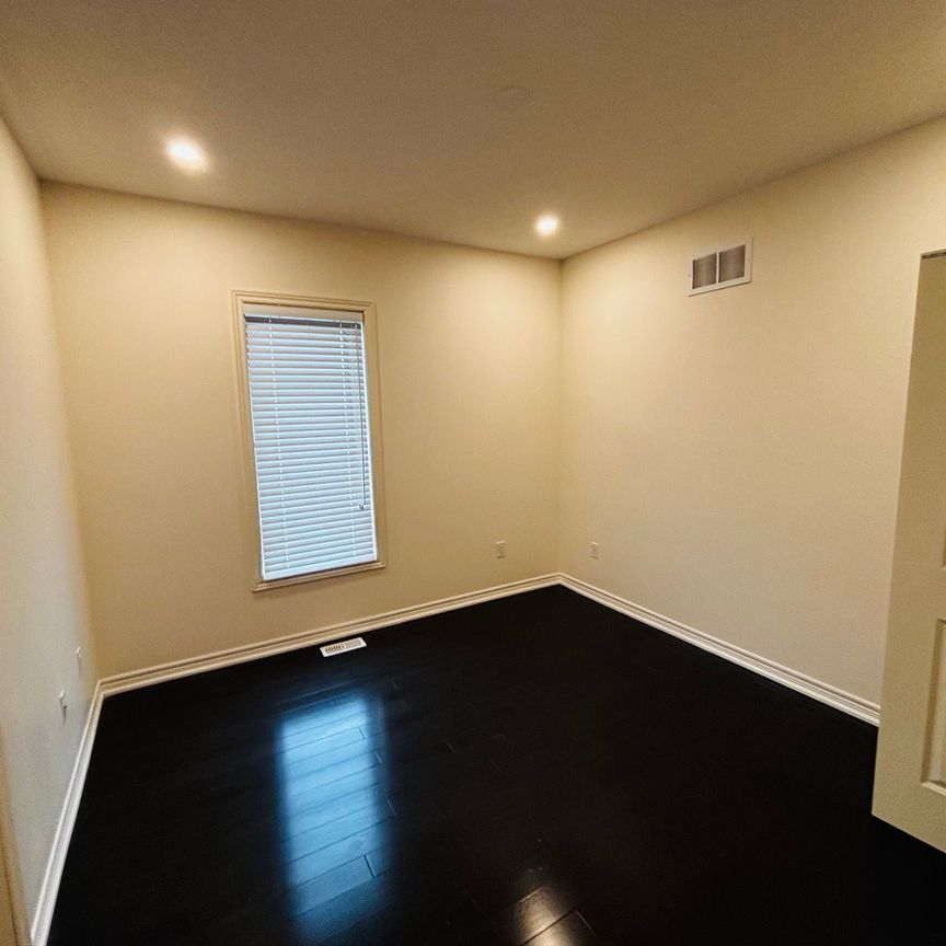 For Lease - 247 Buick Boulevard Unit# Upper Unit only, Brampton, Ontario - Photo 1