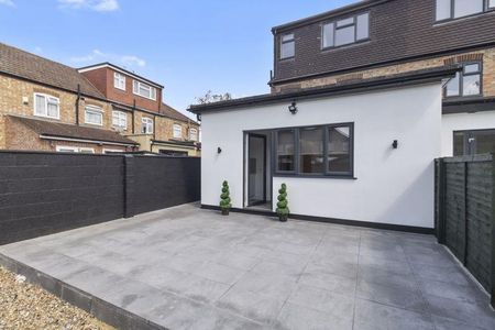 Property to rent - Photo 4