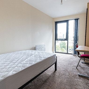 Luxury Three Bedroom Apartment in Prime Sheffield Location â€“ Perfect for Students and Professionals - Photo 1