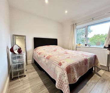 3 Bedroom House - Mid Terrace To Let - Photo 1