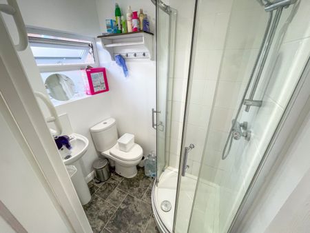 1 Bedroom Flat To Rent in Talbot Village - £600 pcm Tenancy Info - Photo 3